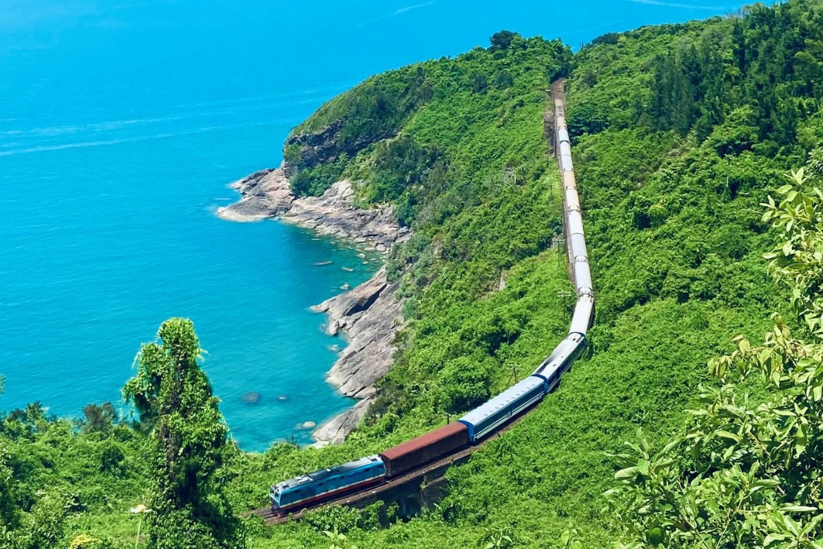 Cung đường ven biển miền Trung nhìn từ trên cao