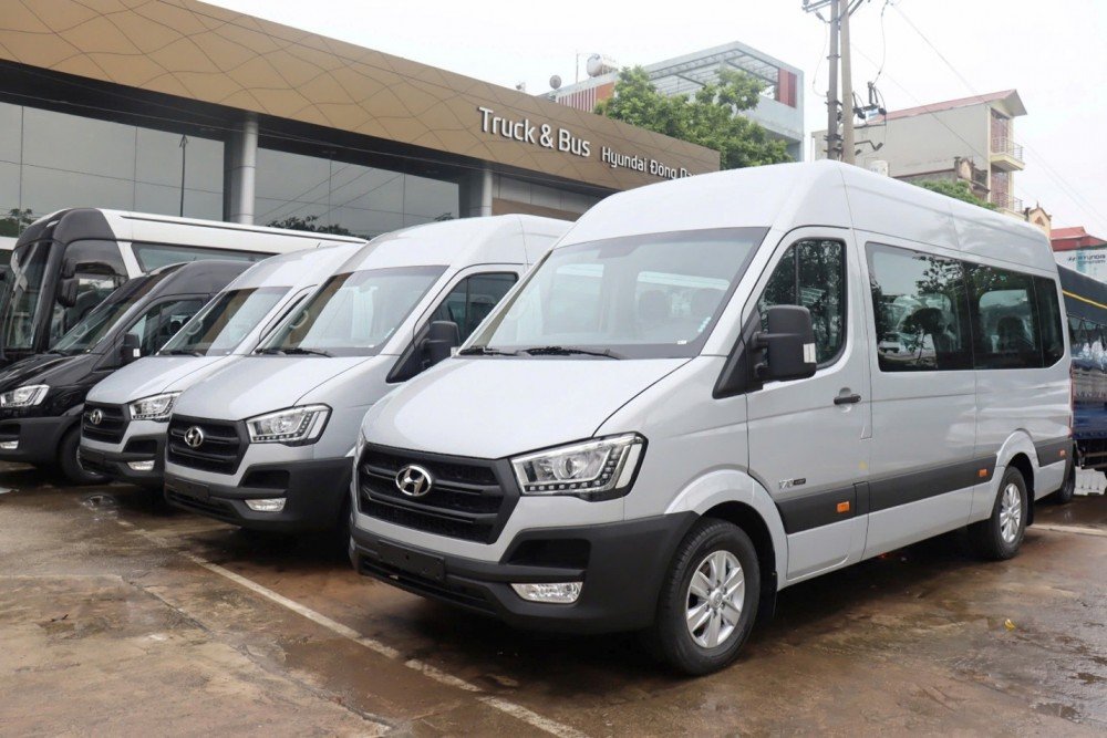 Nội thất xe 16 chỗ với ghế bọc nỉ