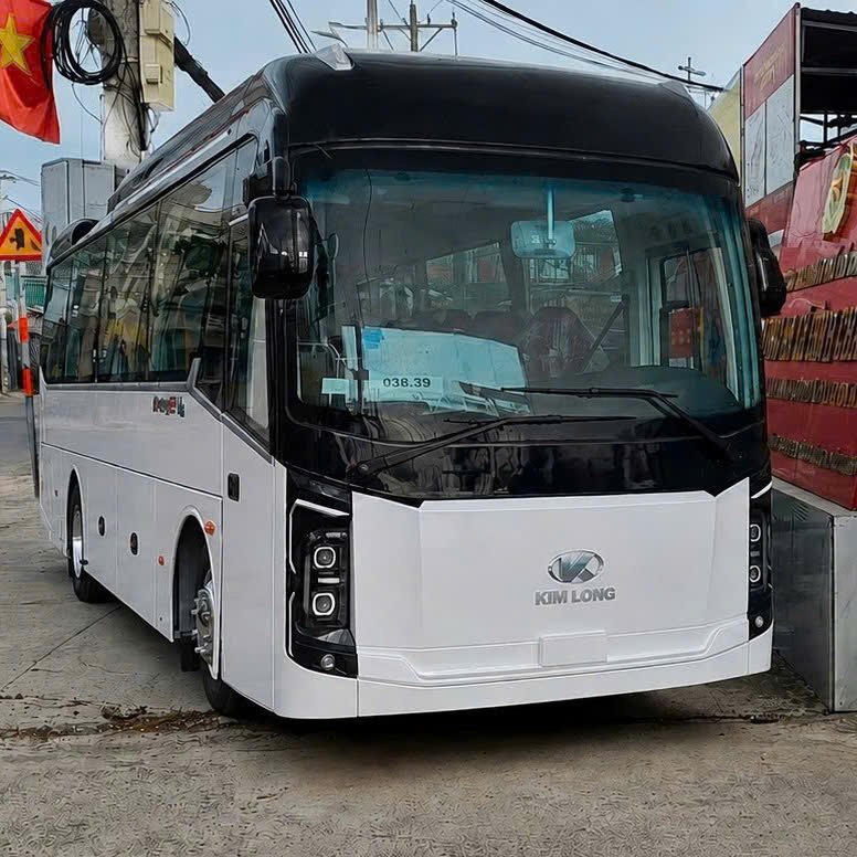 Xe 29 chỗ Kimlong phục vụ đoàn công ty và học sinh